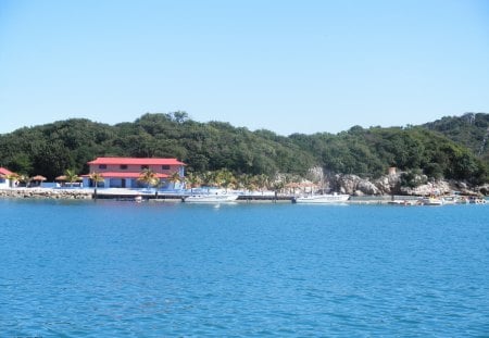 Blue Ocean on the islands - Ocean, forests, trees, blue, green, photography, Beaches