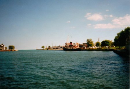 Kewaunee Harbour - lakes, pier, harbour, great lakes