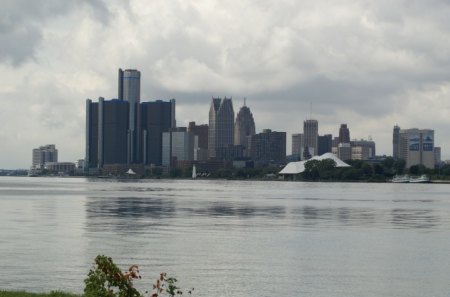 Detroit Skyline - detroit, renaissance, skyline, rencen, river, city, architecture, buildings