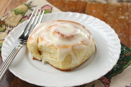 Lemon Cinnamon Roll - entertainment, fun, yummy, lemon cinnamon roll, foods