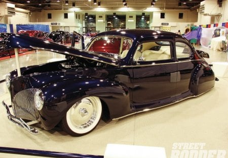 40 Lincoln Zephyr - dk blue, classic, white walls, 1940