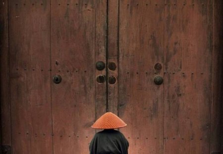 la porte - guy, door, interesting, photography