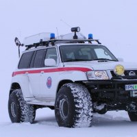 jeep on snowy road