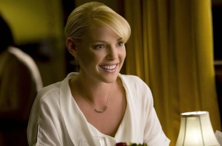 Katherine Heigl - the ugly truth, girl, blonde, lamp, actress, smile, white, woman, movie, Katherine Heigl