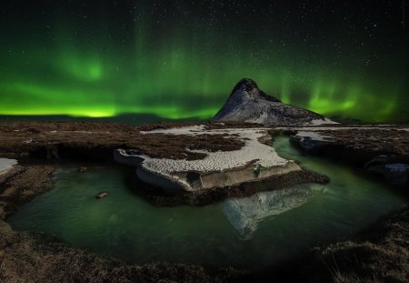 The Horseshoe - aurora borealis, mountains, water, green