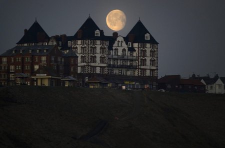 Full Moon - moon, house, full, amazing