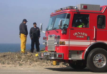 Springs Fire in Southern California - firemen, california, pch1, springs, firetrucks, malibu, fire