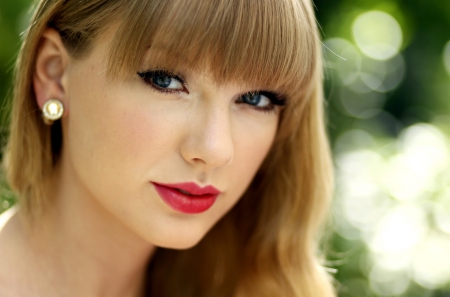 Taylor Swift - famous, face, pretty, beautiful, music, taylor swift, singer, blonde