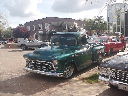 NICE TRUCK - OLD, CLASSIC, NICE, GREEN