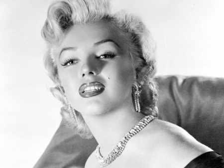 Marilyn Monroe - woman, beauty, actress, girl, marilyn monroe, jewel, necklace, black and white, blonde