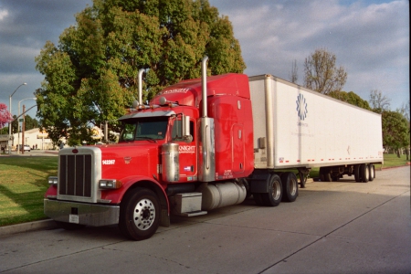 BIG PETE RESTING - peterbilt, hauling, bigrig, truck