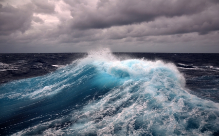 beautiful ocean wave - clouds, ocean, foam, wave