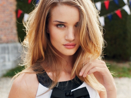 Rosie-Huntington-Whiteley