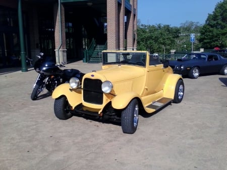 NICE CAR - YELLOW, OLD, COOL, CLASSIC