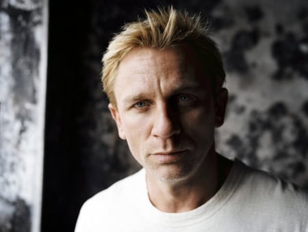 Daniel Craig