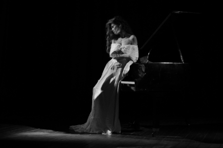 black ♥ white - piano, wp, photography, girl, dark, music, black, white, bw