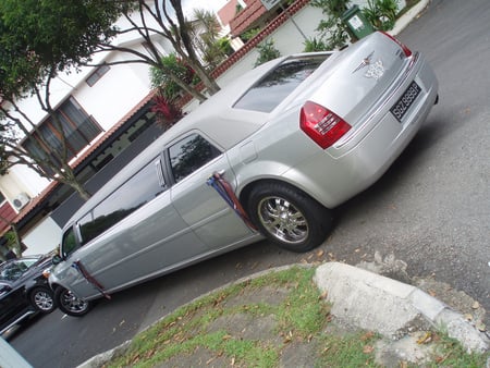 Chrysler 300C Limo - 300c, chrysler, car, limo, tuning