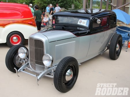 1932-Ford-Highboy - silver, classic, hotrod, black