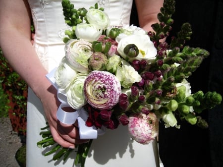 Wedding Bouguet - wedding, couple, bouguet, flowers, colors, dress