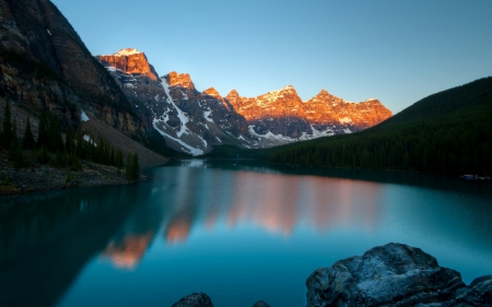 Moraine Lake, Moraine State Park, Canada - lake, sky, moraine, mountain, light, water, park, sunset, national, nature, reflection, canada, rock, sunrise