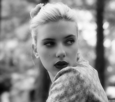 Scarlett Johannsen - scarlett johannsen, beauty, actress, soft, wp, bw, black, white, portrait, blonde