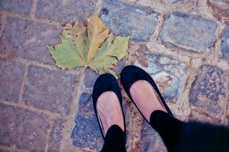 Hello spring, goodbye winter - girl, spring, flats, leaves