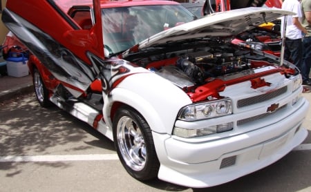 white and Red Chevrolet - white, chevrolet, photography, red, engine