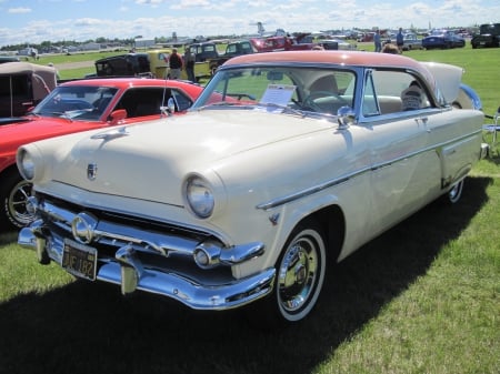 1954 Ford Victoria V8 with 130 HP - creamy, Ford, Headlights, photography