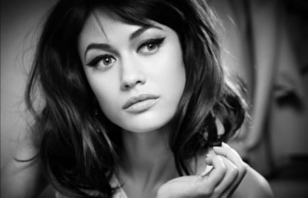 Olga Kurylenko - girl, beauty, actress, black, make-up, white, woman, model, monochrome, brunette, olga kurylenko