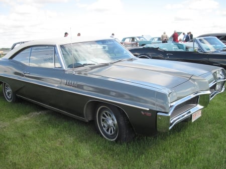 1967 Pontiac Parisienne - tires, headlights, photography, Pontiac