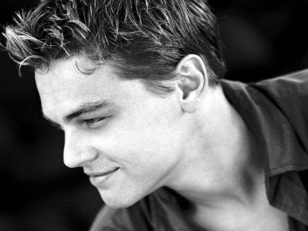 Leonardo DiCaprio - black, actor, smile, white, leonardo dicaprio, man, monochrome