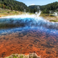 amazing hot springs in yellowstone park