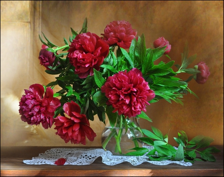 Still life - pretty, room, home, leaves, flowers, elegance, red, nice, vase, house, delicate, beautiful, table, beauty, lovely, still life, petals, harmony, nature