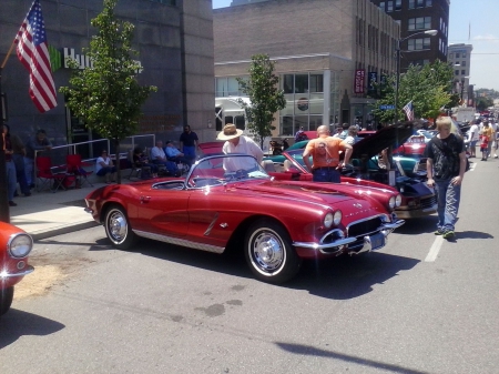 NICE VETTE - RED, OLD, COOL, CLASSIC