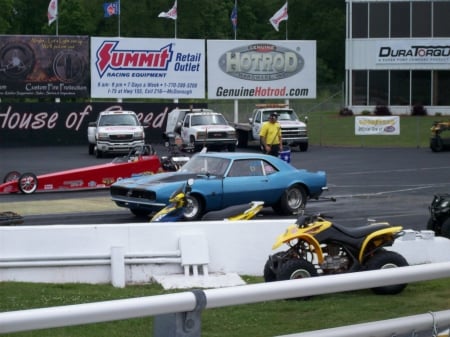 Camaro Vs Dragster - bowtie, track, gm, racing