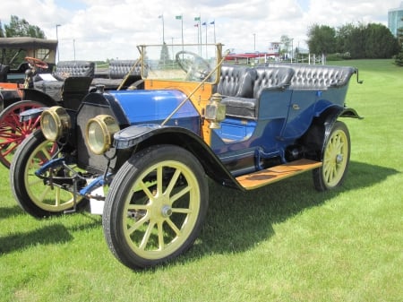 1911 Cadillac - headlights, wheels, yellow, blue, photography, cadillac, seats, black