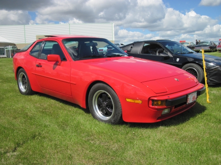 Porsche at the show - black, Porsche, tires, red, photography