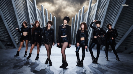 t ara - short, dark, war, model