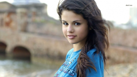 selena - actress, outdoor, tshirt, babylook