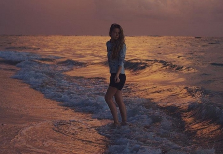 Romantic Girl - roman, sea, girl, tic, waves