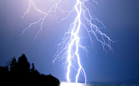 Powerful Lightning Bolts - nature, storms, beauty, lightning