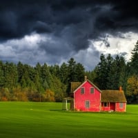 red farmhouse in fort langley british columboa