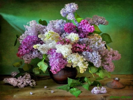 Fresh lilac - beautiful, bouquet, vase, harmony, leaves, fresh, nature, colorful, delicate, pretty, tender, fragrance, still life, lilac, freshness, nice, scent, lovely