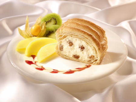 Food - bread, plate, food, strudel, kiwi