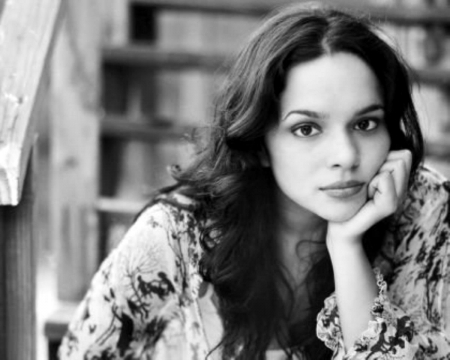 Norah Jones - Beautiful - actress, jazz, blues, norah jones, chanteuse, geetali norah jones shankar, black and white, singer