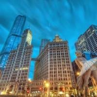 statue of Marilyn in a chicago plaza hdr