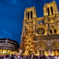 notre dame cathedral in paris at christmas hdr