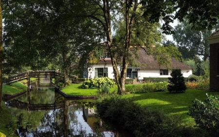 A RESTFULL PLACE IN THE COUNTRY - lake, houses, building, landscape, ponds, peaceful, park, countryside, farmhouse, restfull, photo