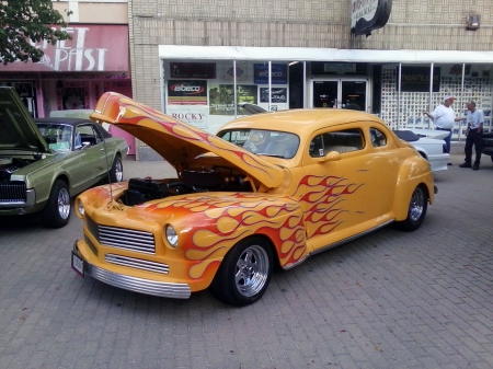 COOL LOOKING CAR!!! - MEAN, OLD, COOL, CLASSIC