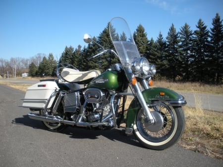 Harley Davidson FLH - transport, motor, flh, harley davidson